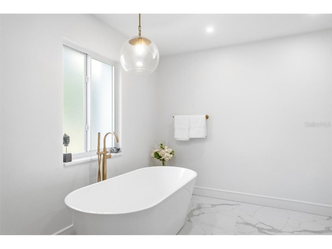 1660 Pine Harrier Circle Sarasota FL 34231 A4670063 image40