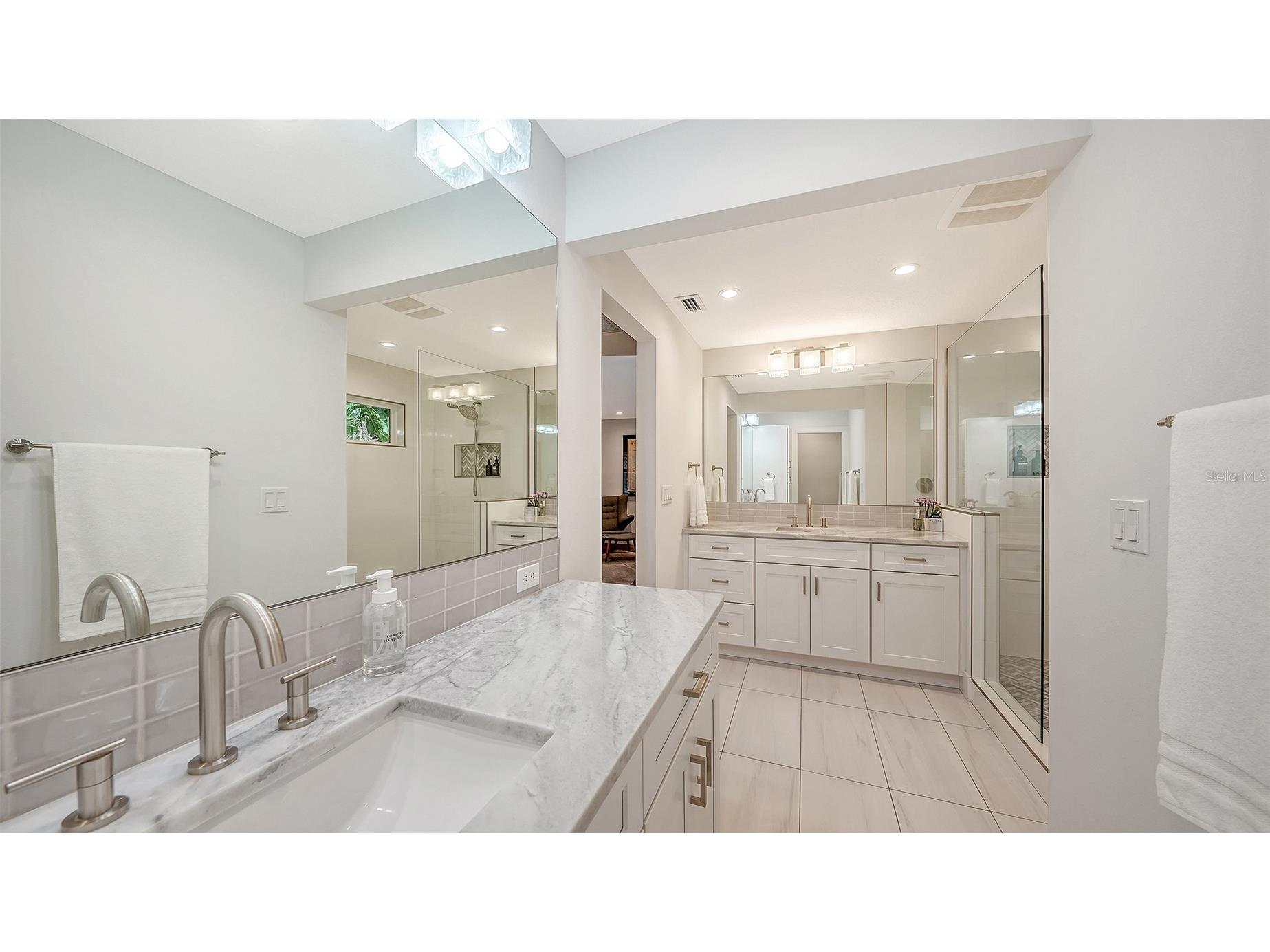 1661 S Jefferson Avenue Sarasota FL 34239 A4684656 image40