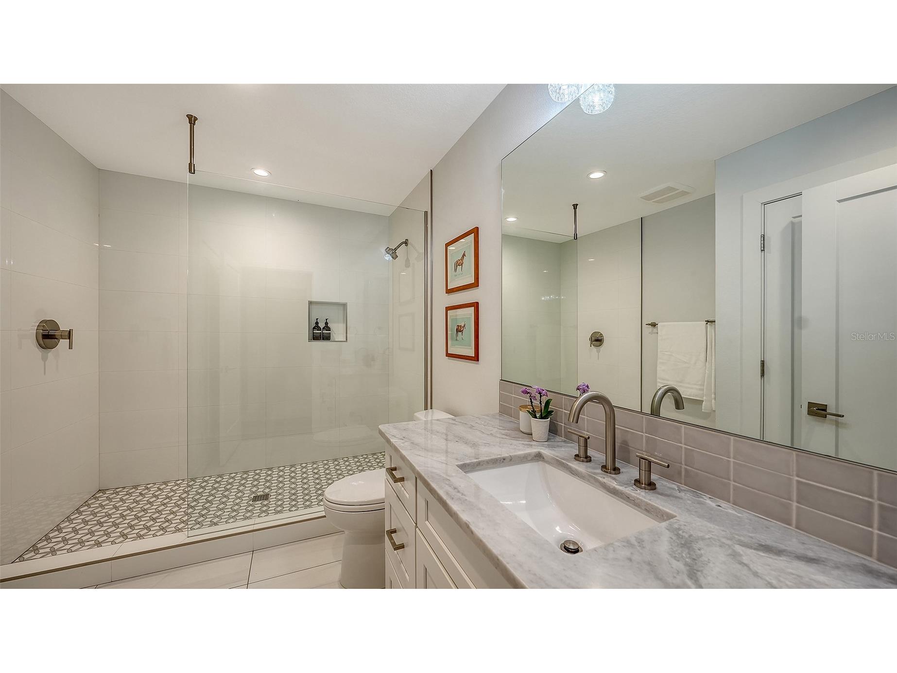 1661 S Jefferson Avenue Sarasota FL 34239 A4684656 image50