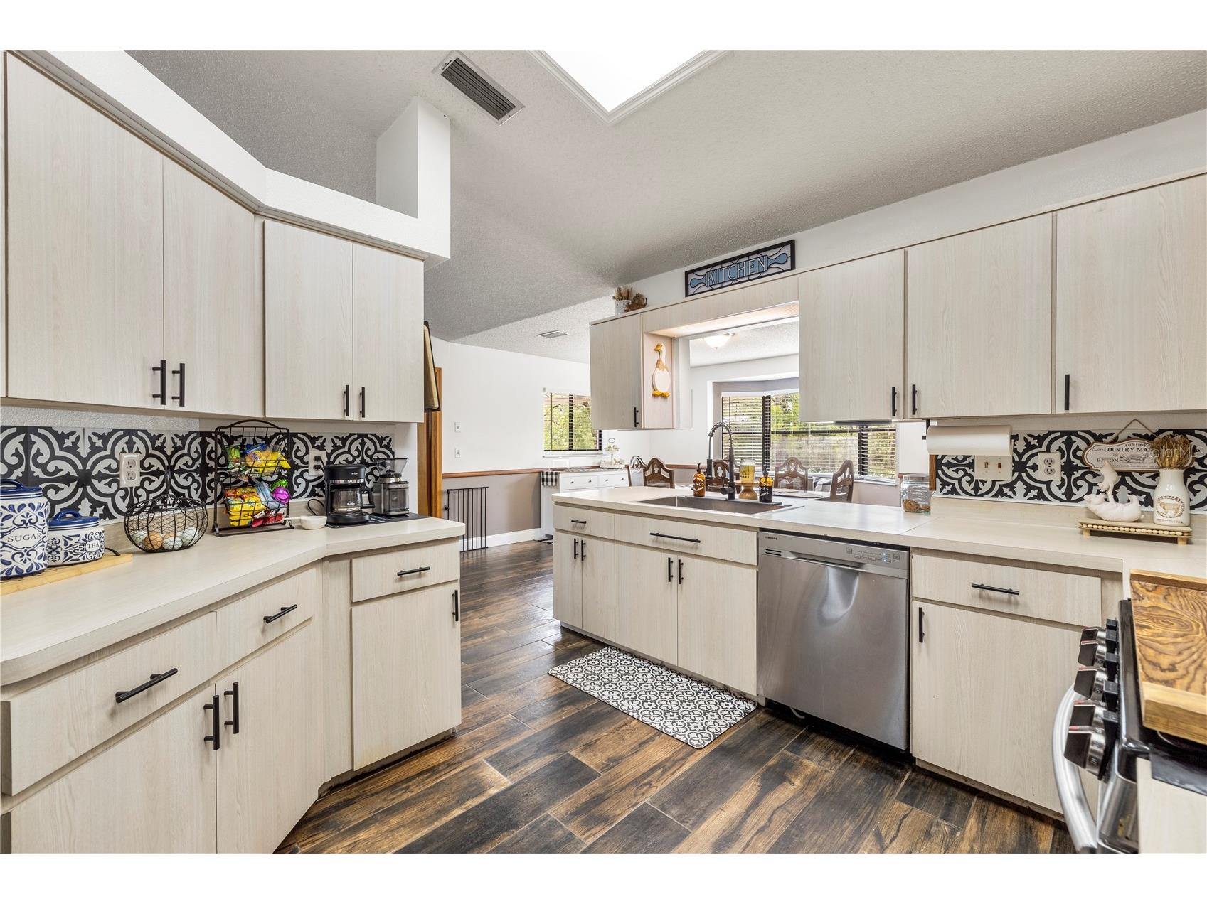 16620 Kerry Hills Lane Spring Hill FL 34610 W7884659 image7