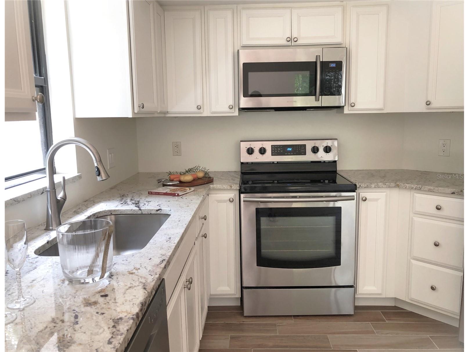 1664 Starling Drive #101 Sarasota FL 34231 A4684500 image10