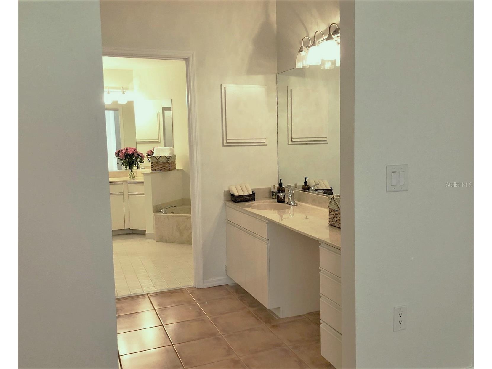 1664 Starling Drive #101 Sarasota FL 34231 A4684500 image26