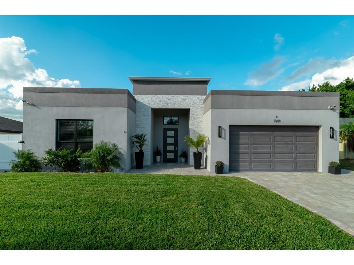 1669 Colleen Street Sarasota FL 34231 - INTERCOASTAL WATERWAY A4585597 image1