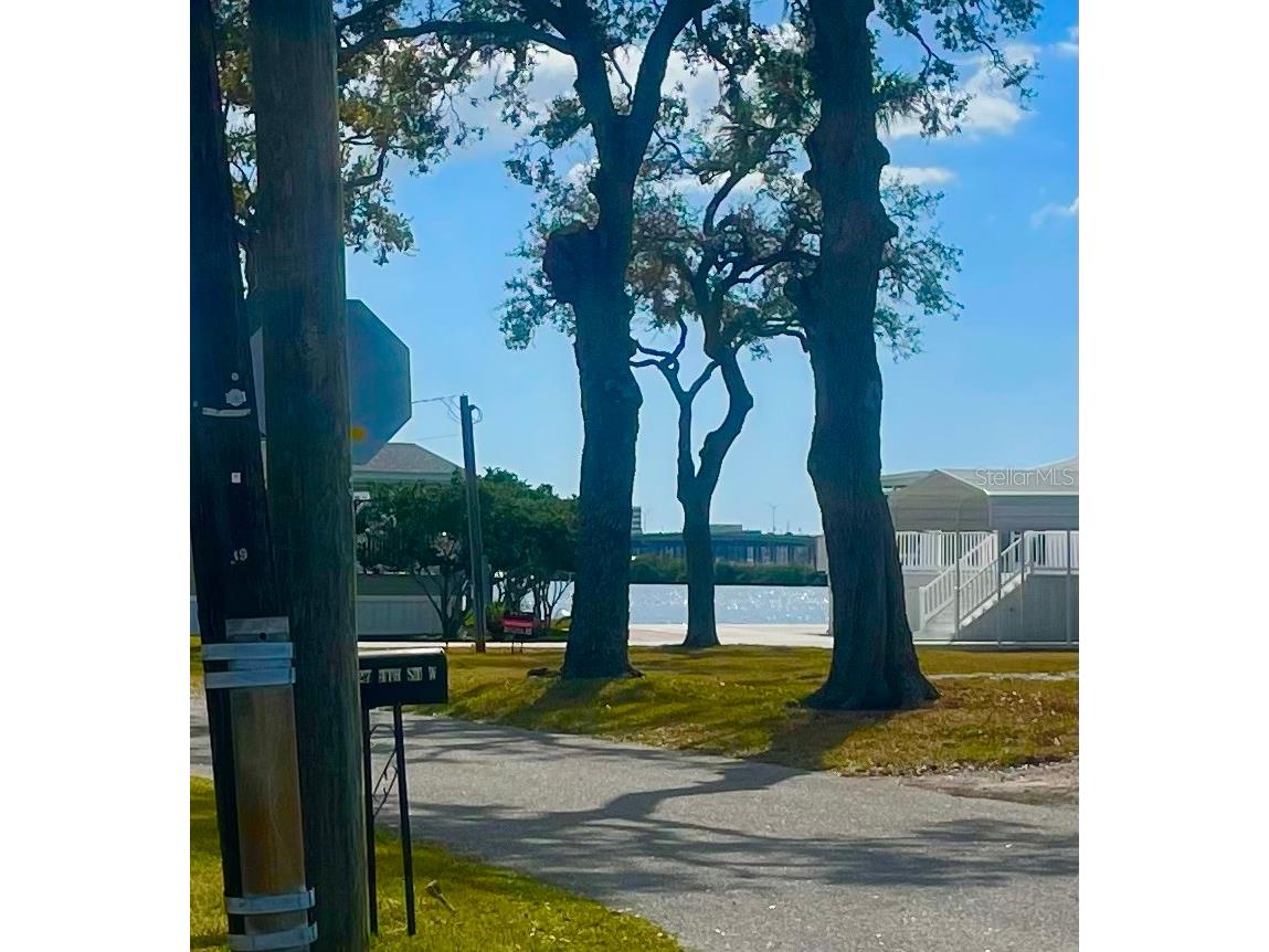 167 4th Street W Palmetto FL 34221 A4682997 image3