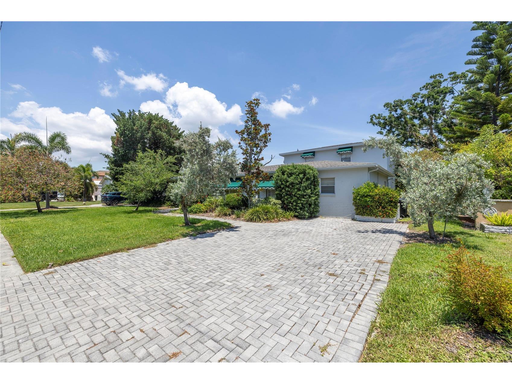 167 Almedo Way NE Saint Petersburg FL 33704 TB8394046 image9