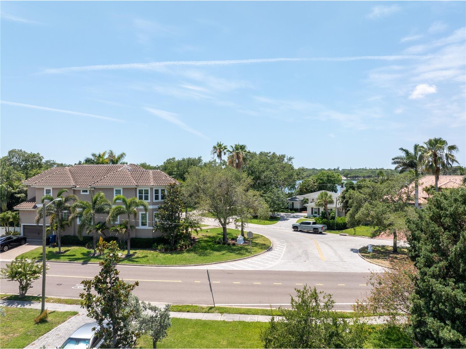 167 Almedo Way NE Saint Petersburg FL 33704 TB8454535 image4