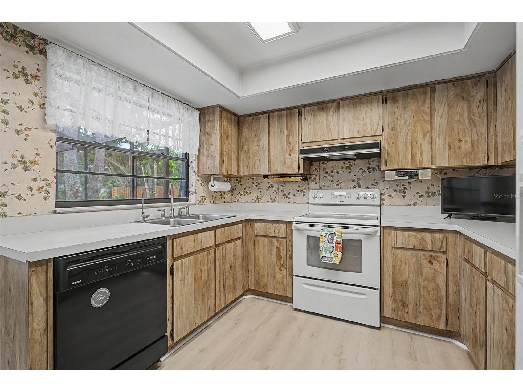 16706 Rolling Rock Drive Tampa FL 33618 TB8515927 image14