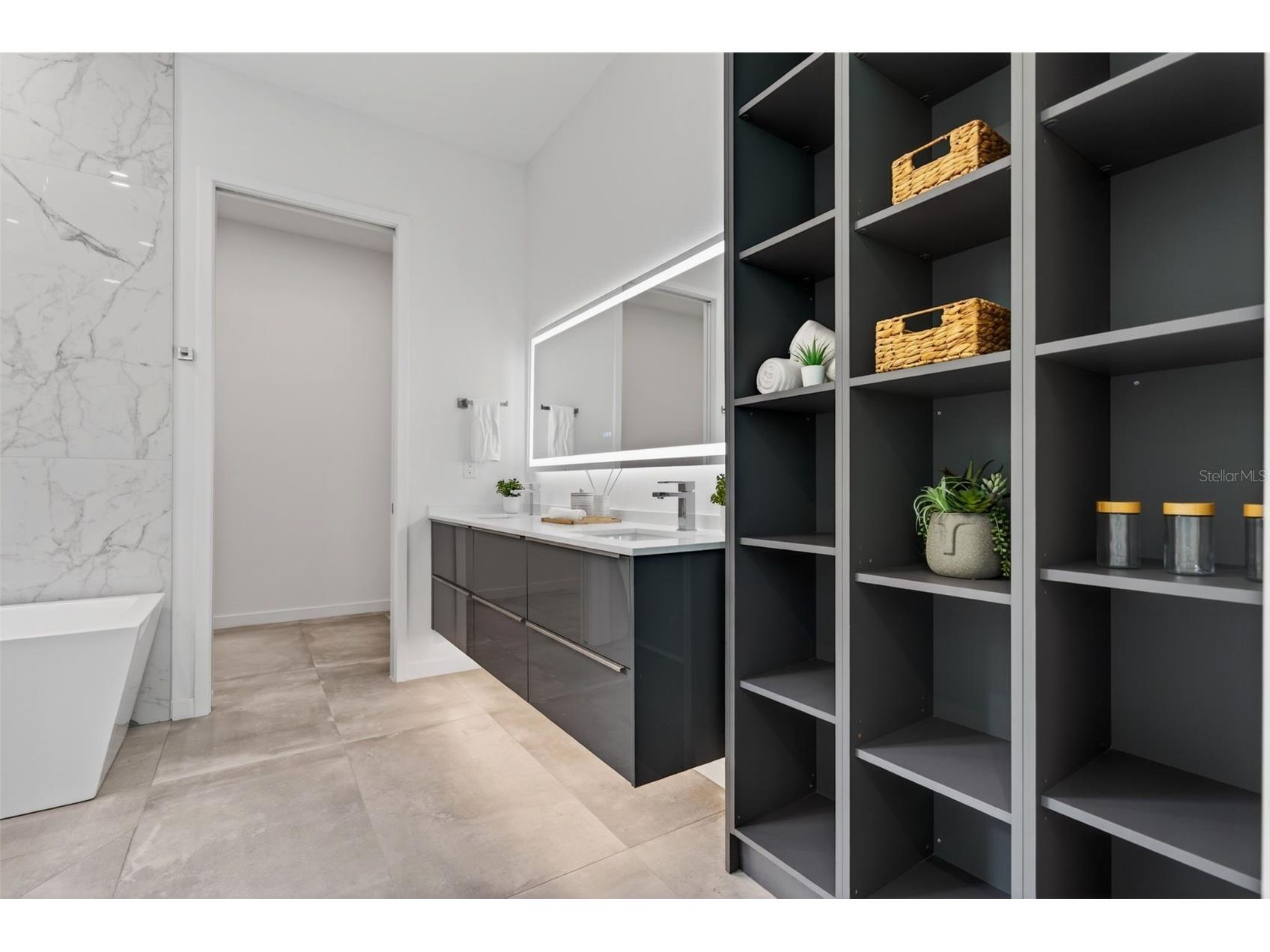 1671 Arlington Street Sarasota FL 34239 A4684899 image25