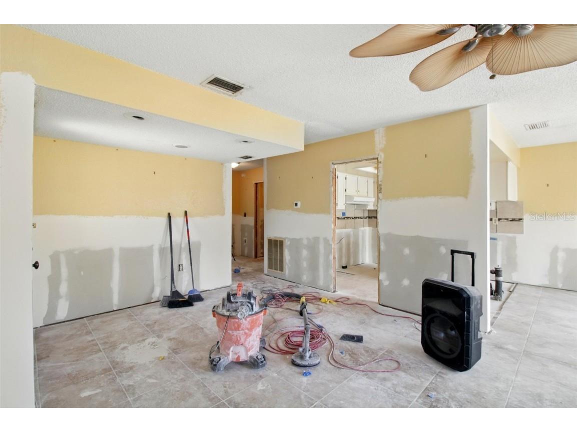 1671 Cape Ann Avenue NE #4 Saint Petersburg FL 33702 TB8378984 image11