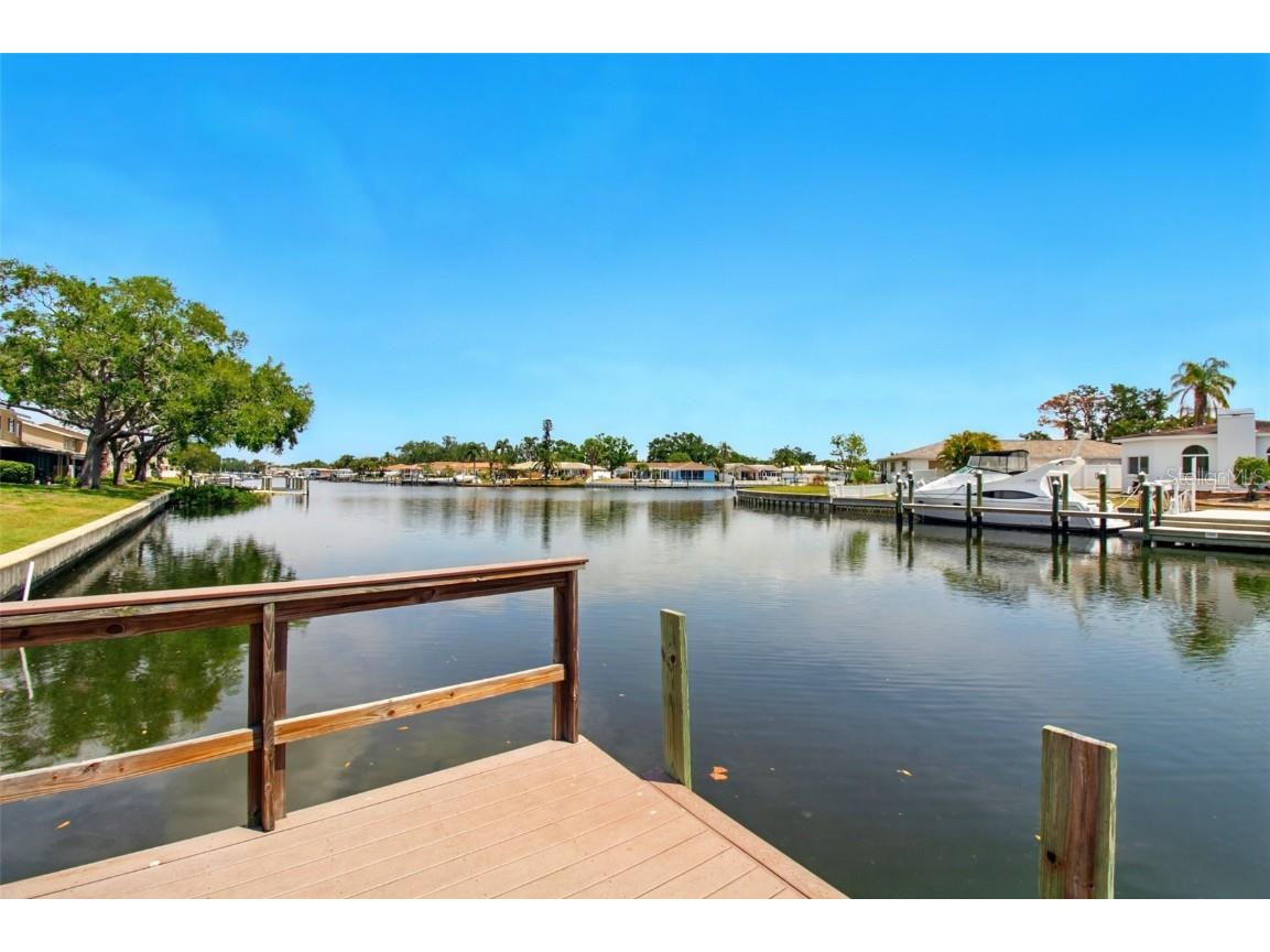 1671 Cape Ann Avenue NE #4 Saint Petersburg FL 33702 TB8378984 image40