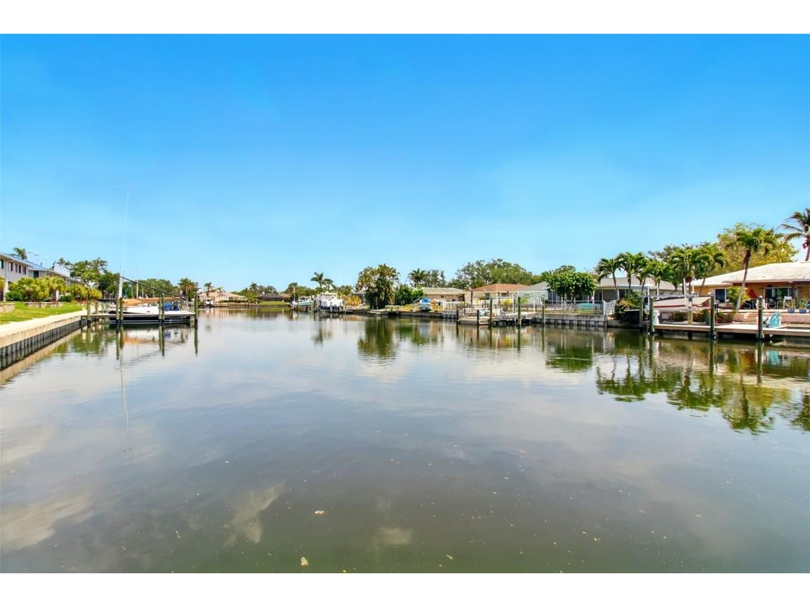 1671 Cape Ann Avenue NE #4 Saint Petersburg FL 33702 TB8378984 image43