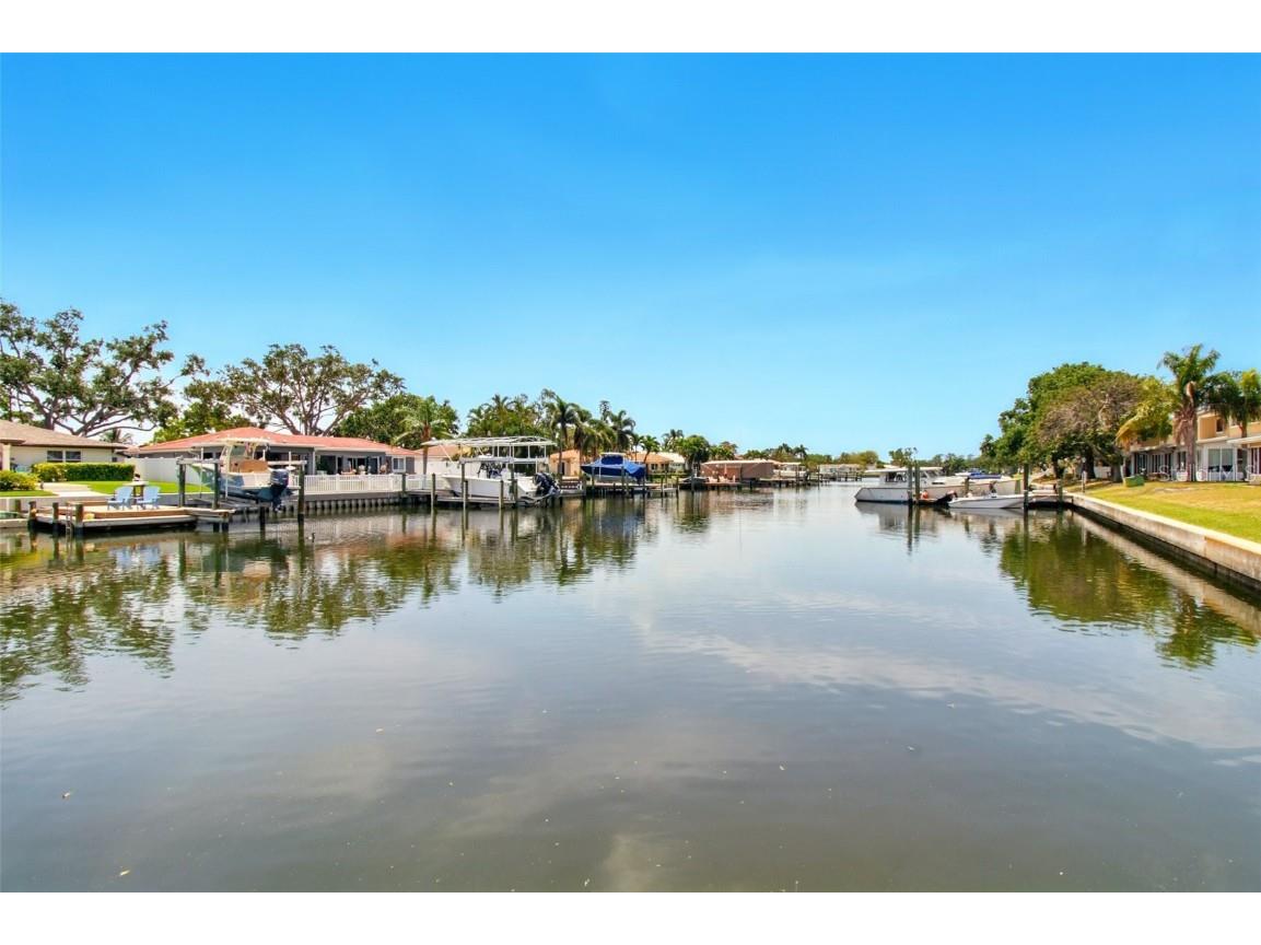 1671 Cape Ann Avenue NE #4 Saint Petersburg FL 33702 TB8378984 image44