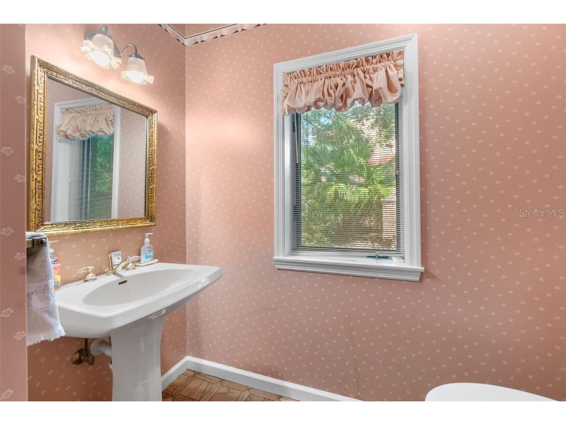 1671 South Drive Sarasota FL 34239 A4653982 image14