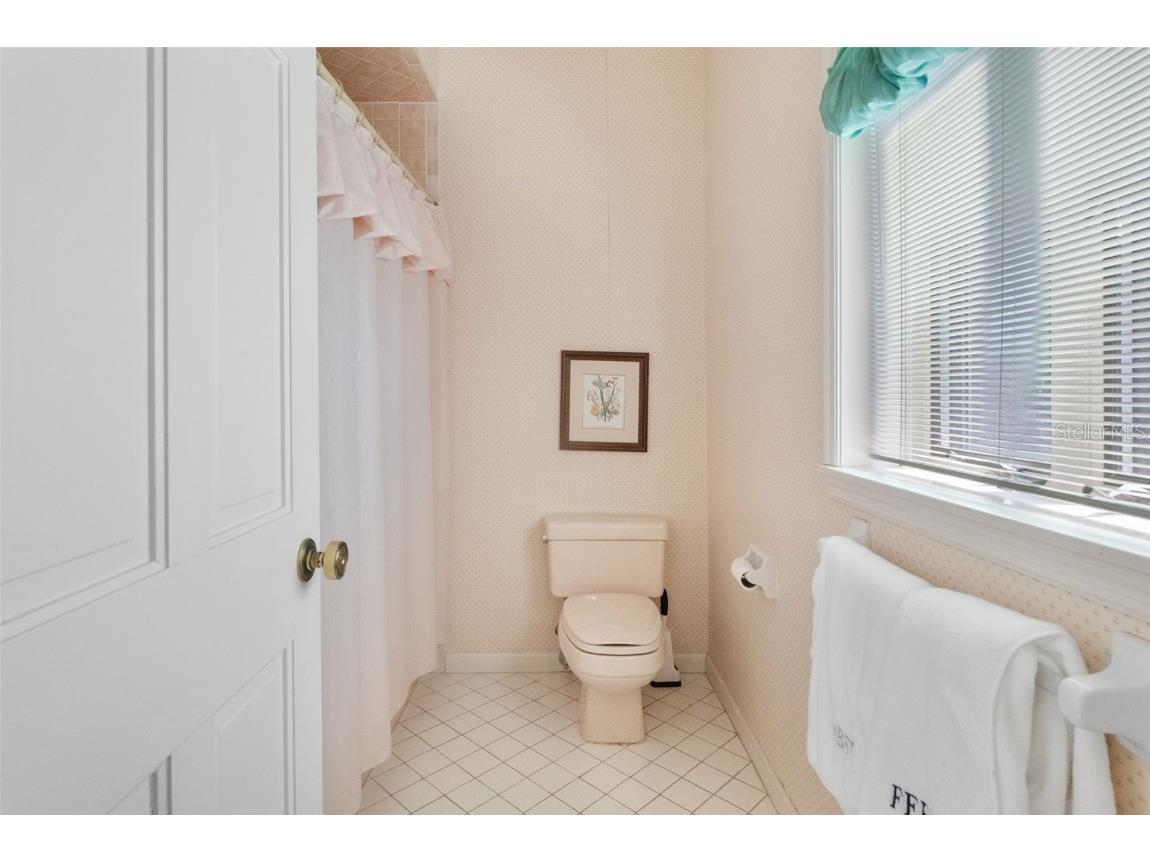 1671 South Drive Sarasota FL 34239 A4653982 image18