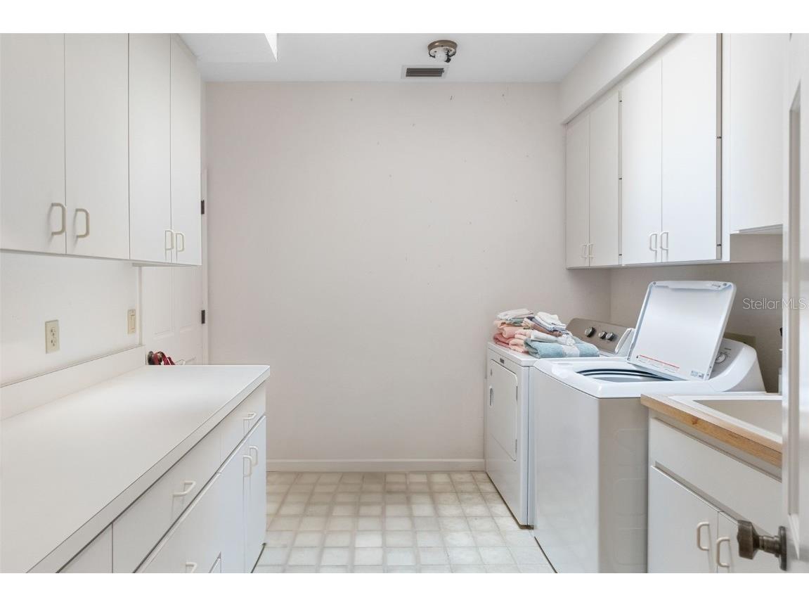 1671 South Drive Sarasota FL 34239 A4653982 image26