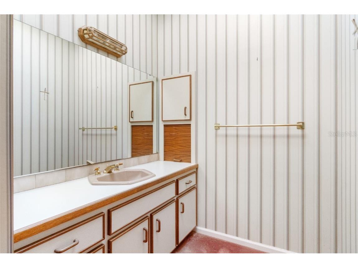 1671 South Drive Sarasota FL 34239 A4653982 image37