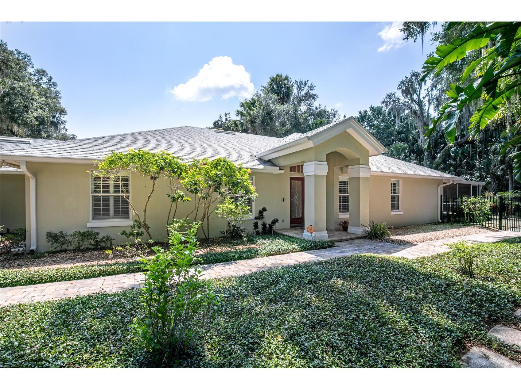 16720 Beauclaire Ct Tavares FL 32778 - HARRIS CHAIN OF LAKES G5113762 image1