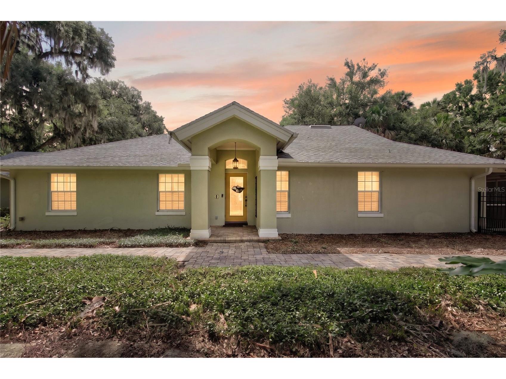 16720 Beauclaire Ct Tavares FL 32778 - HARRIS CHAIN OF LAKES G5113762 image2