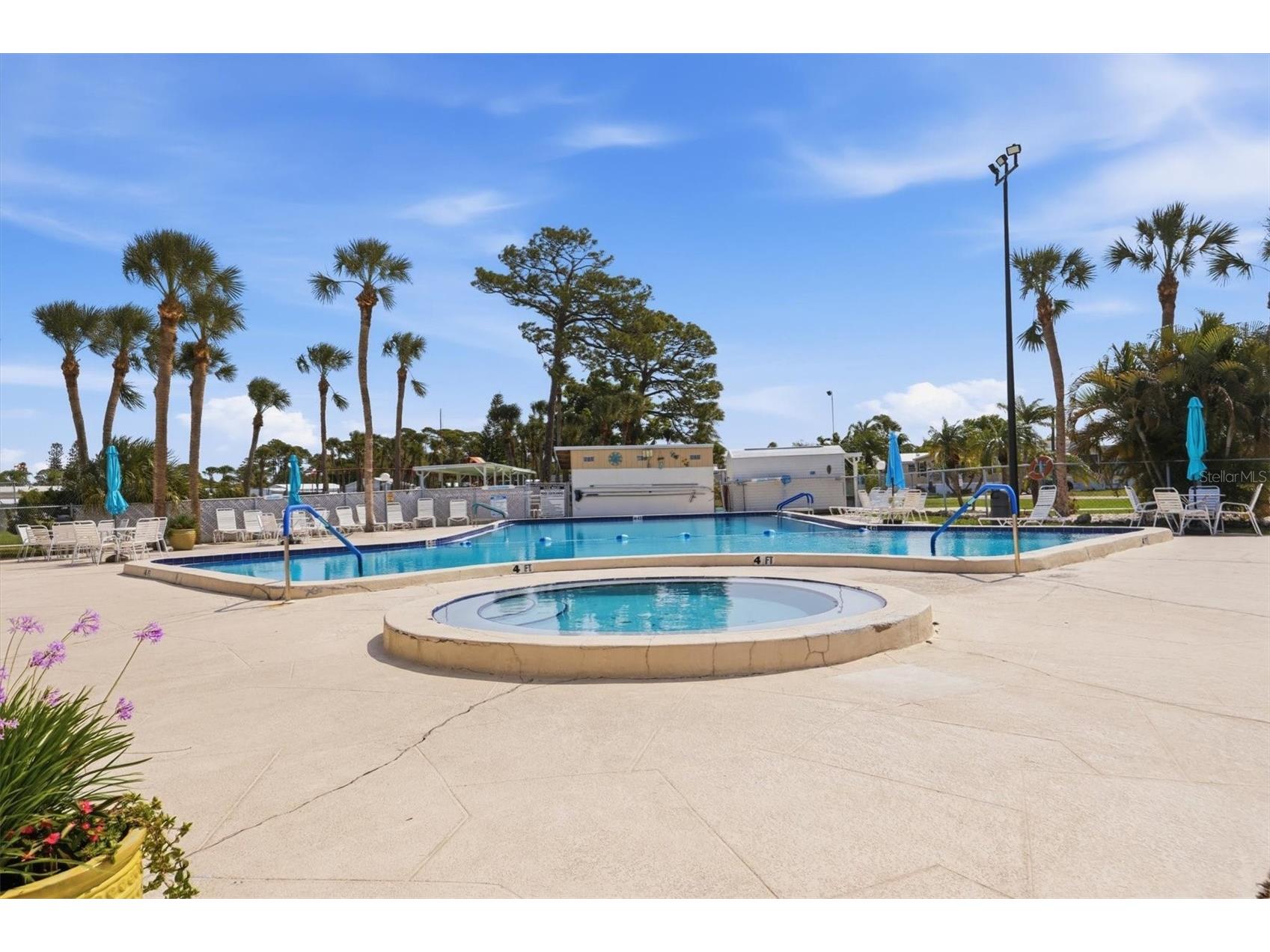 1674 University Pkwy #41 Sarasota FL 34243 A4687957 image3