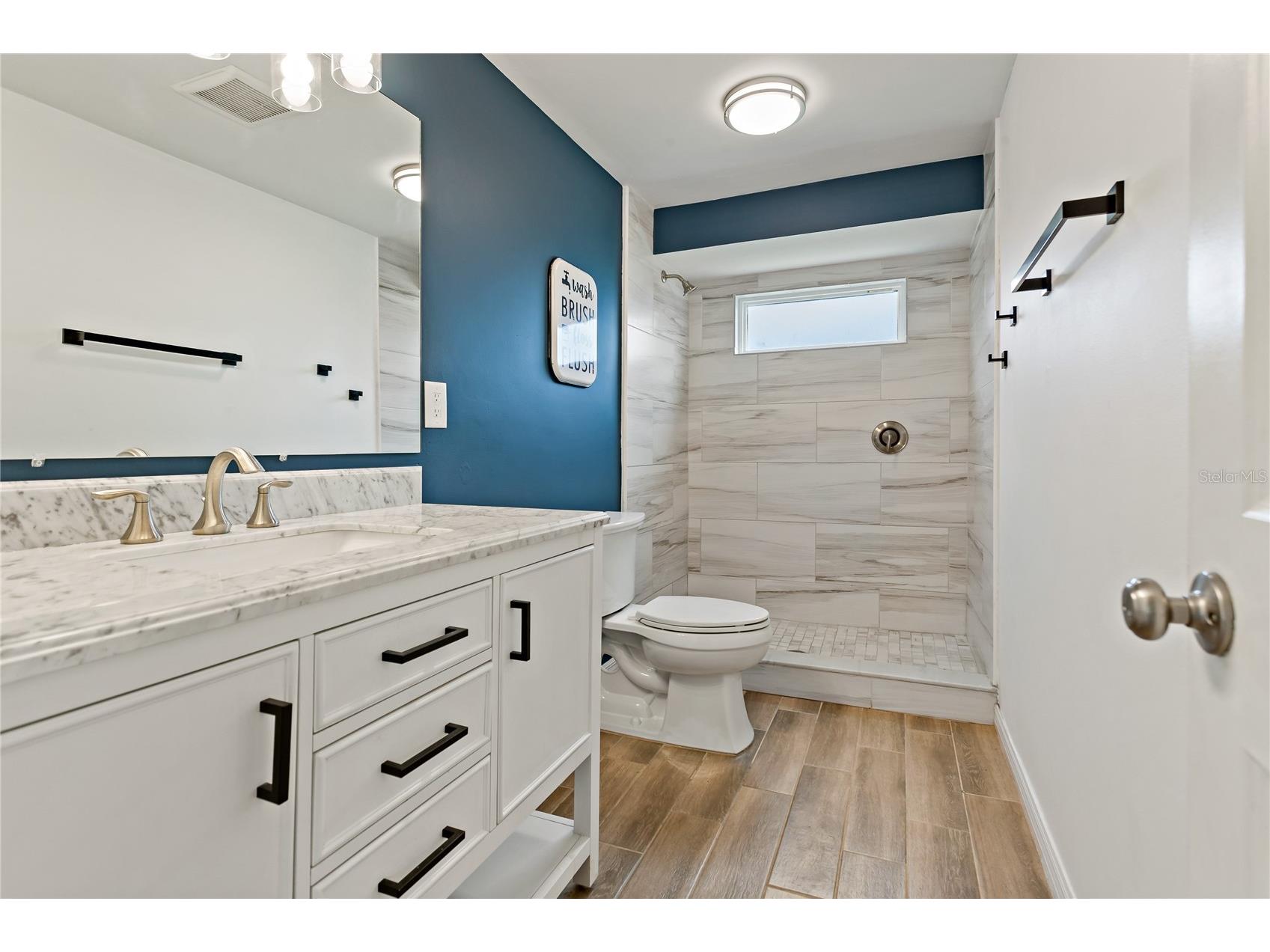1675 Blakemore Lane Sarasota FL 34231 A4689240 image32