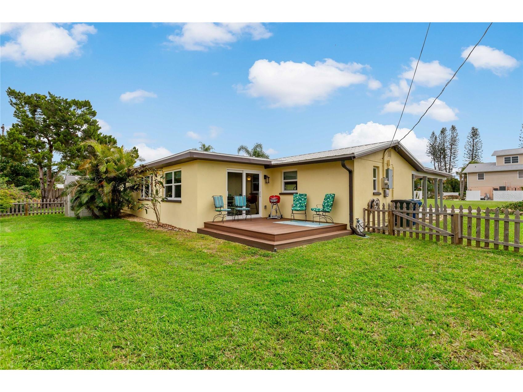 1675 Blakemore Lane Sarasota FL 34231 A4689240 image4