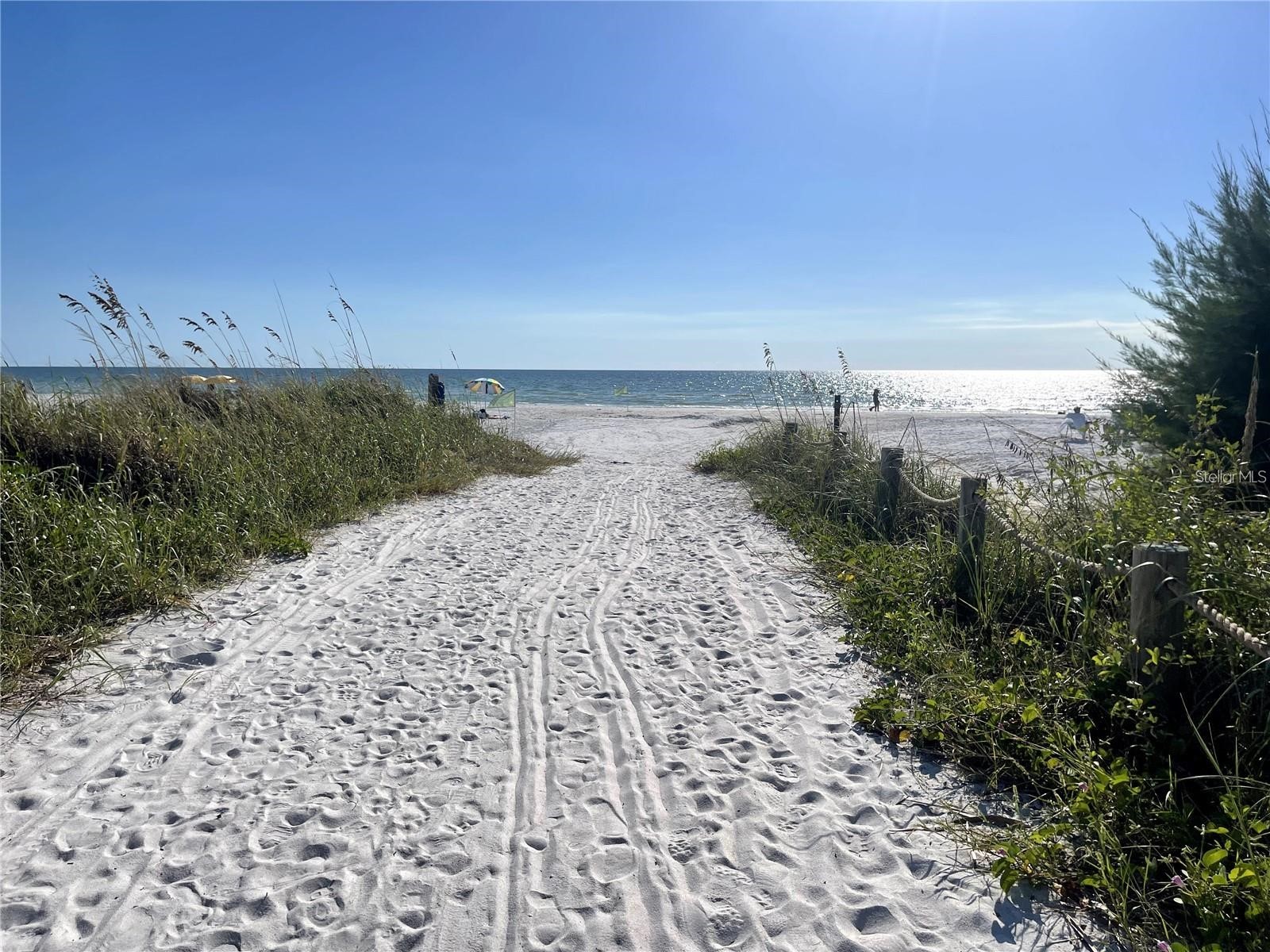 1675 Blakemore Lane Sarasota FL 34231 A4689240 image41