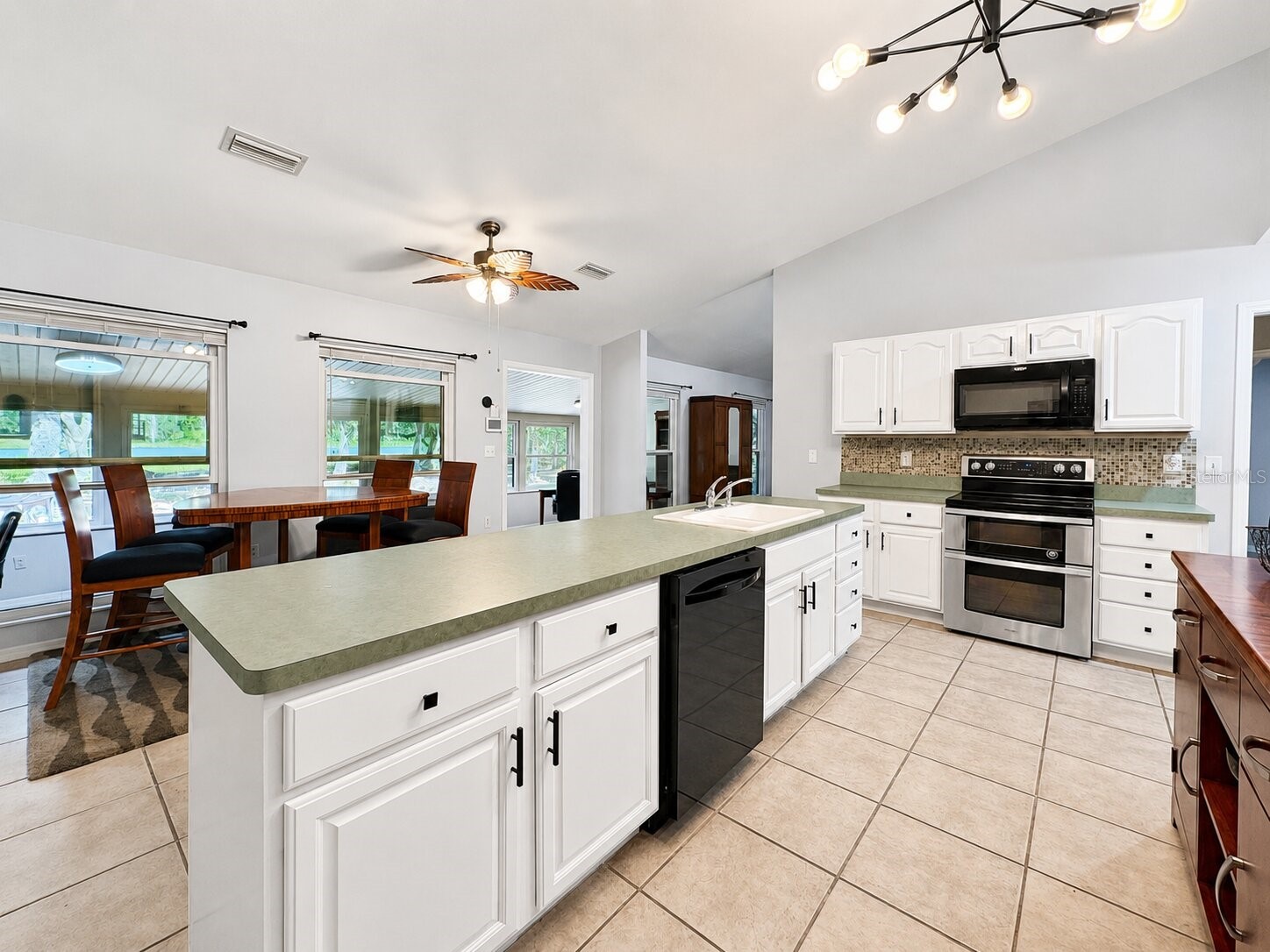 16758 SE 181st Terrace Weirsdale FL 32195 OM727952 image25