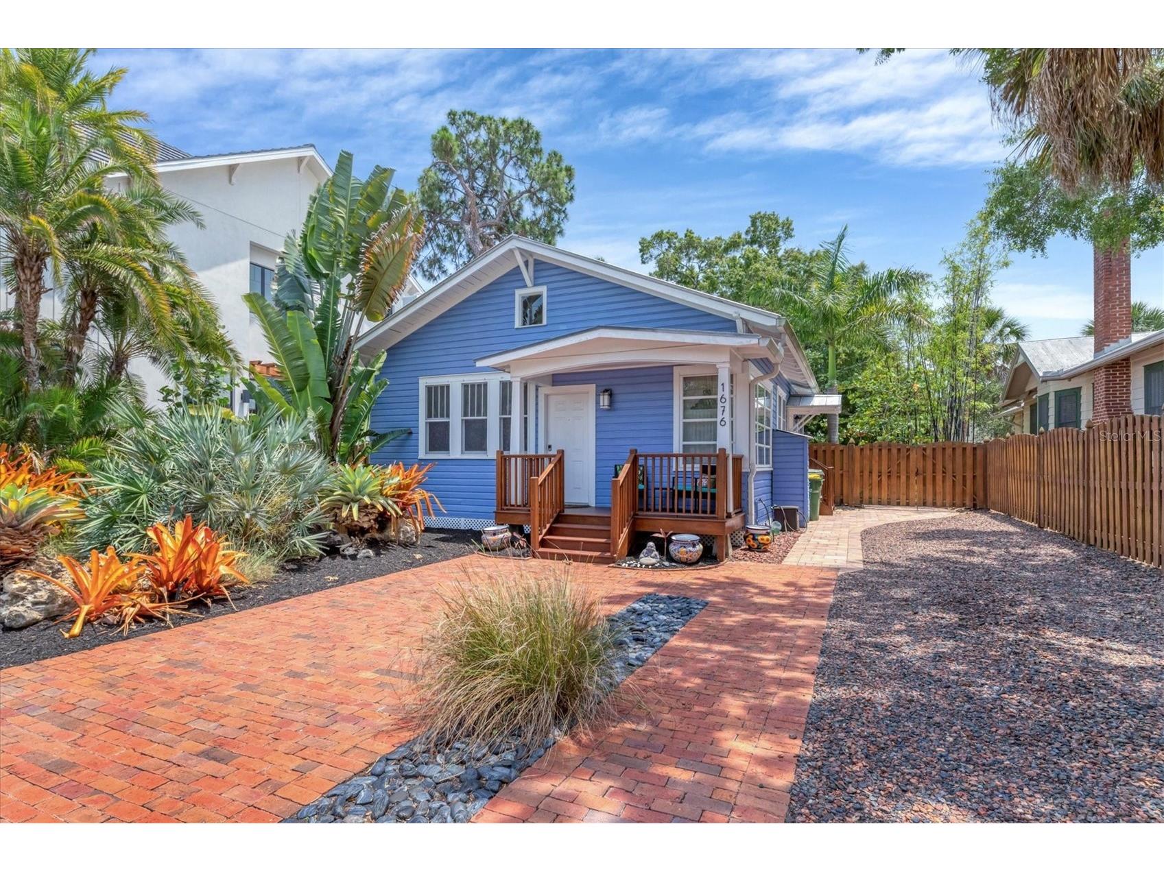 1676 Oak Street Sarasota FL 34236 A4692850 image1