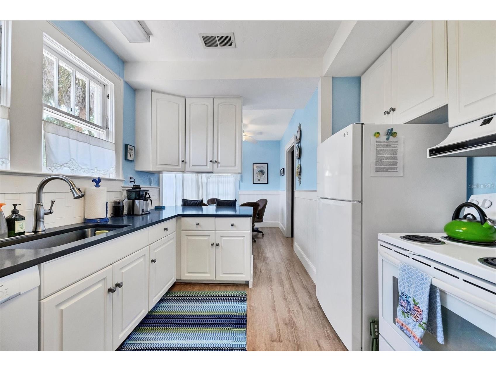 1676 Oak Street Sarasota FL 34236 A4692850 image11