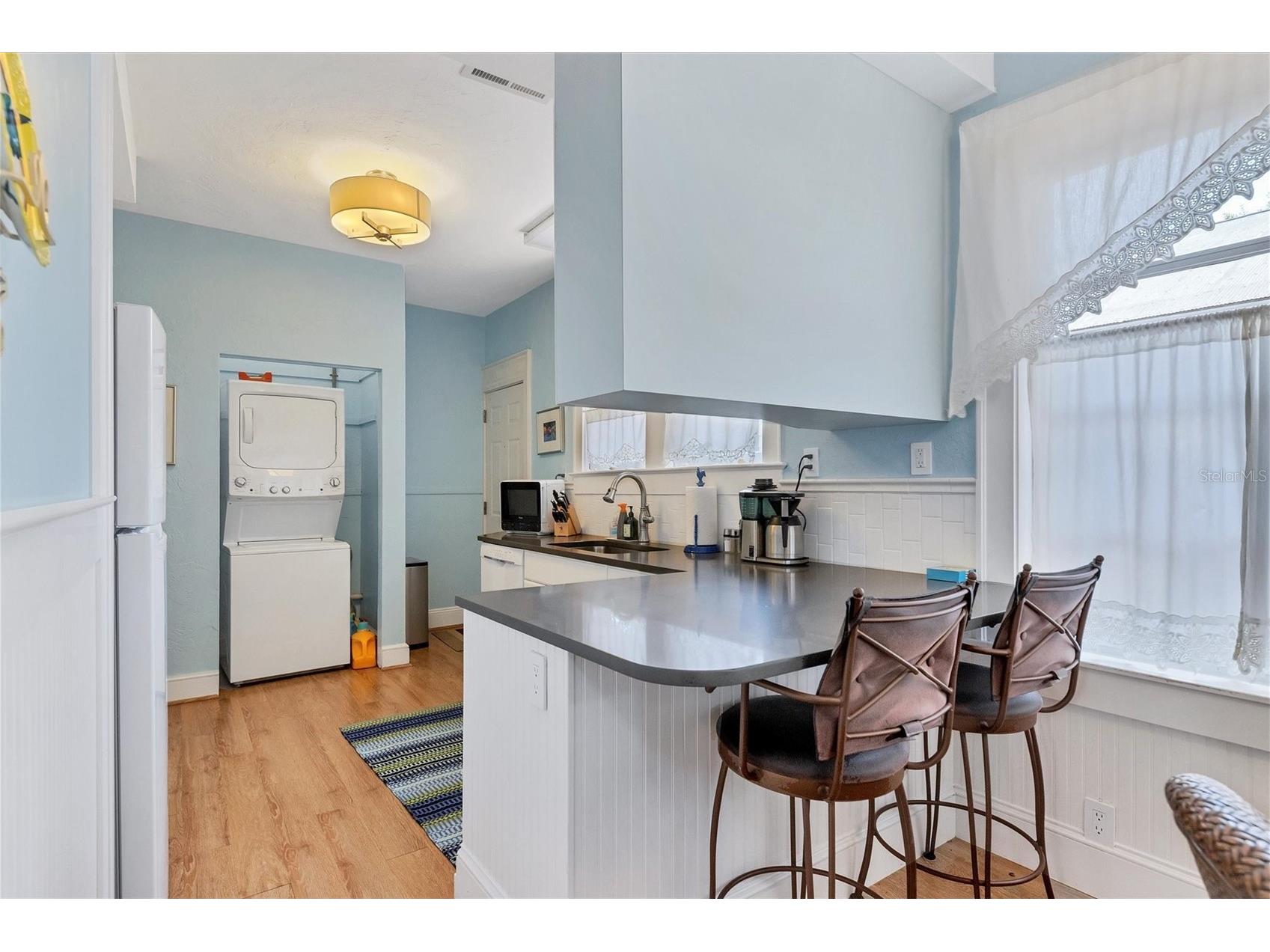 1676 Oak Street Sarasota FL 34236 A4692850 image14