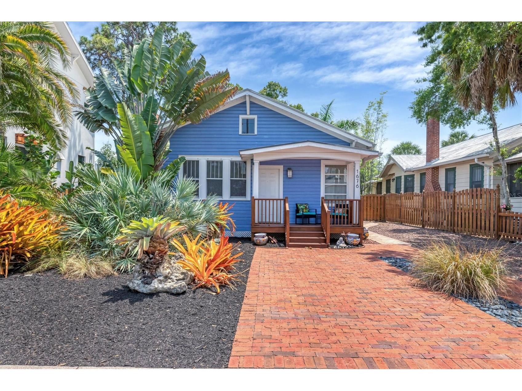 1676 Oak Street Sarasota FL 34236 A4692850 image2
