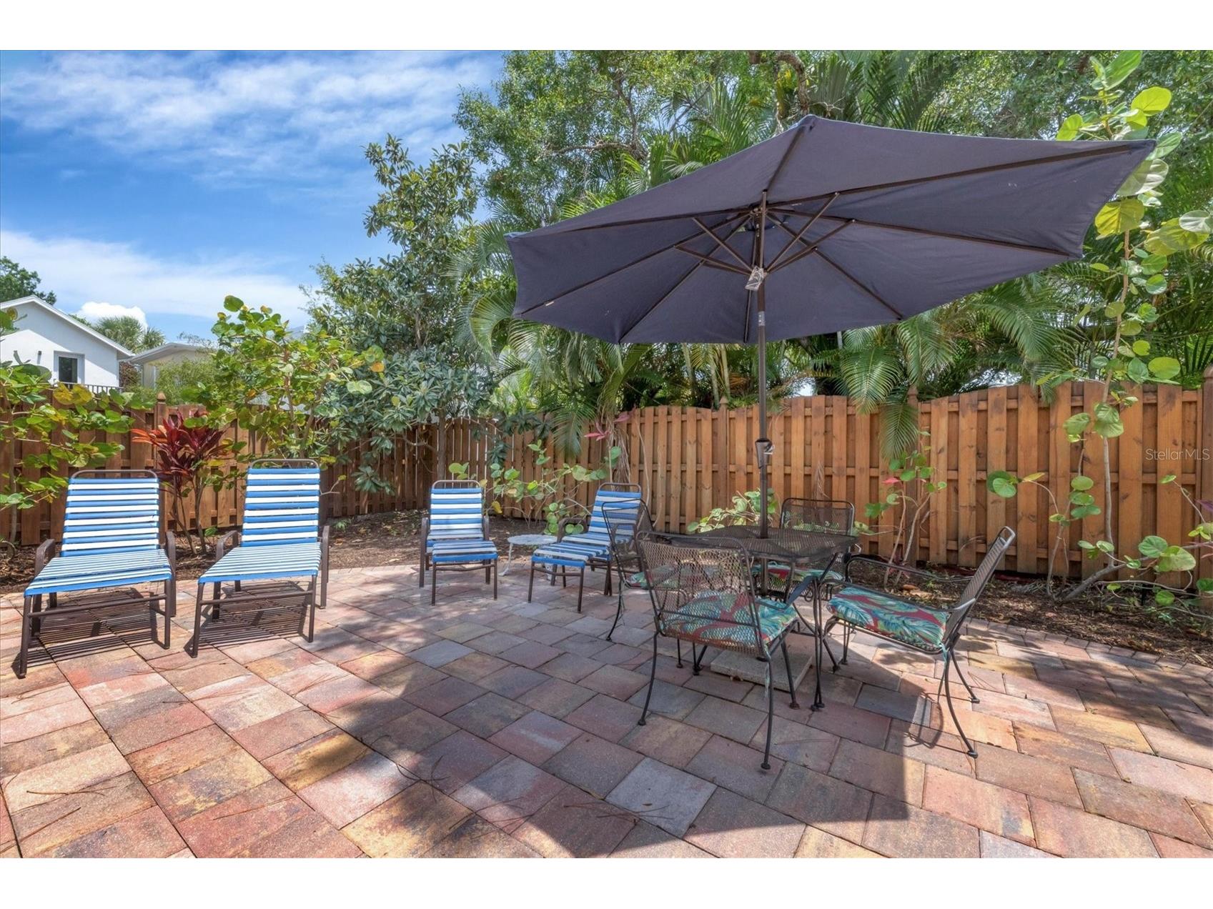 1676 Oak Street Sarasota FL 34236 A4692850 image22