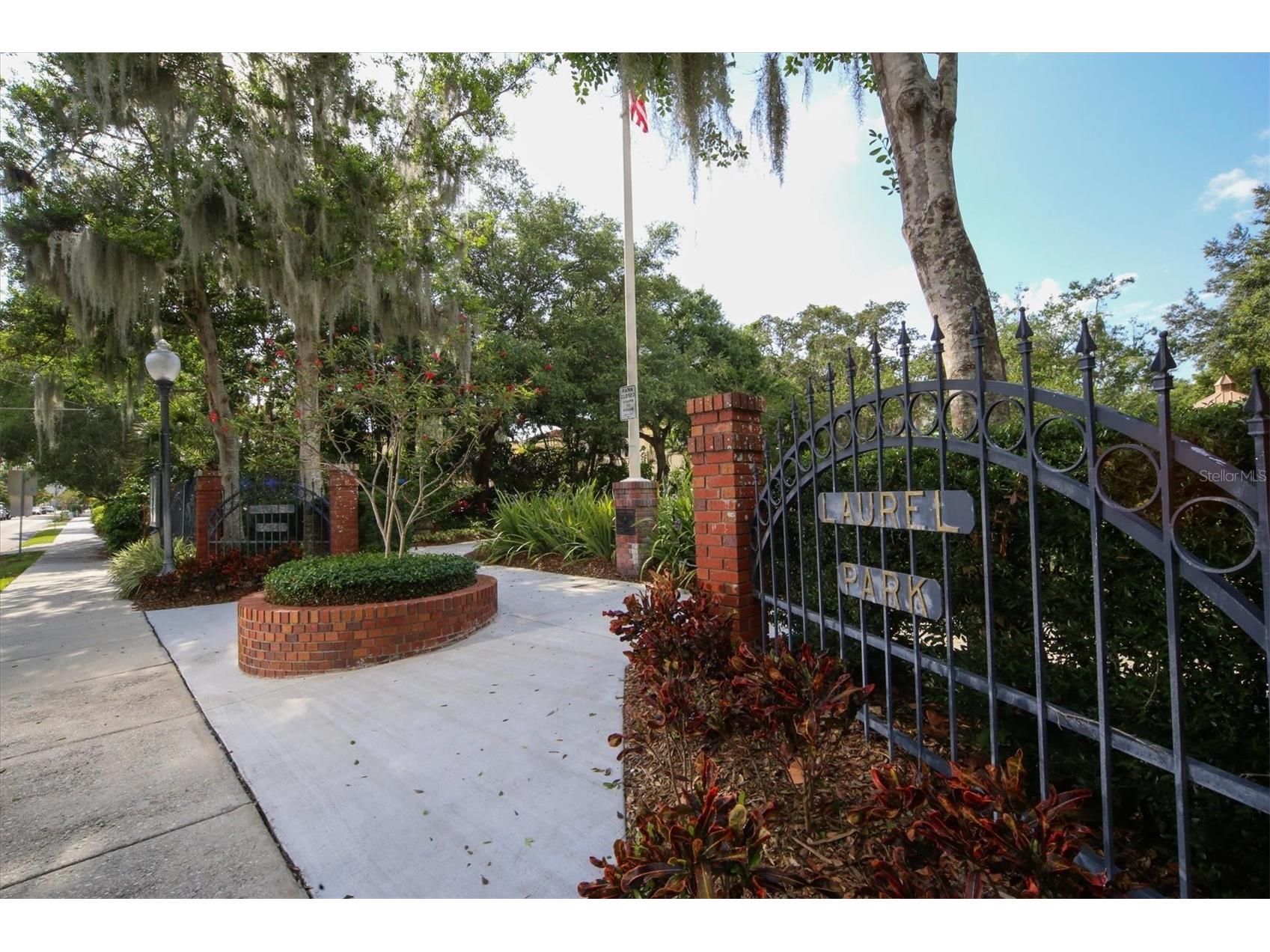 1676 Oak Street Sarasota FL 34236 A4692850 image25