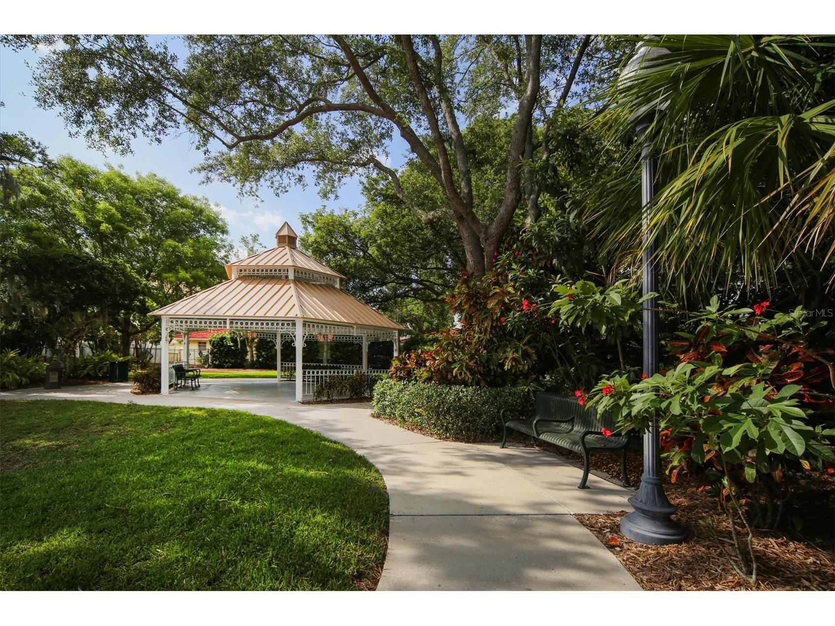 1676 Oak Street Sarasota FL 34236 A4692850 image28