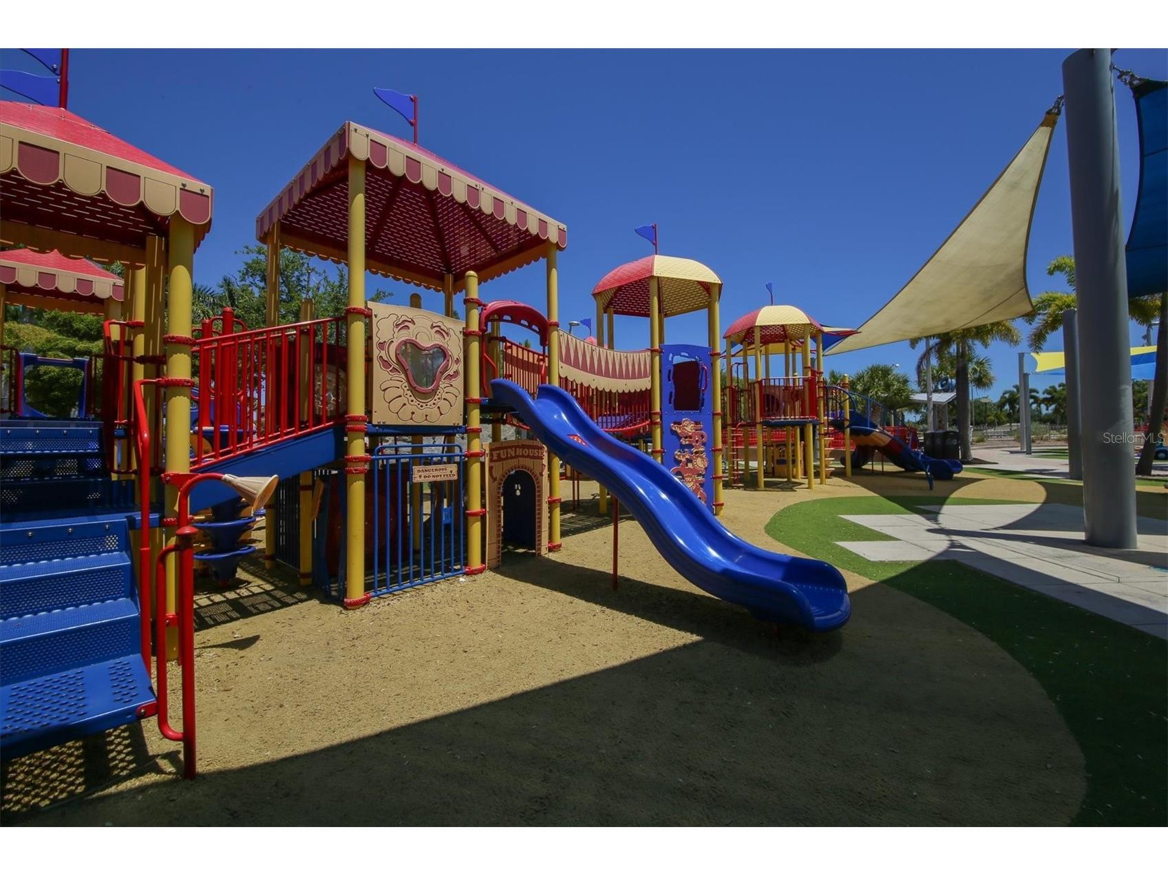 1676 Oak Street Sarasota FL 34236 A4692850 image34