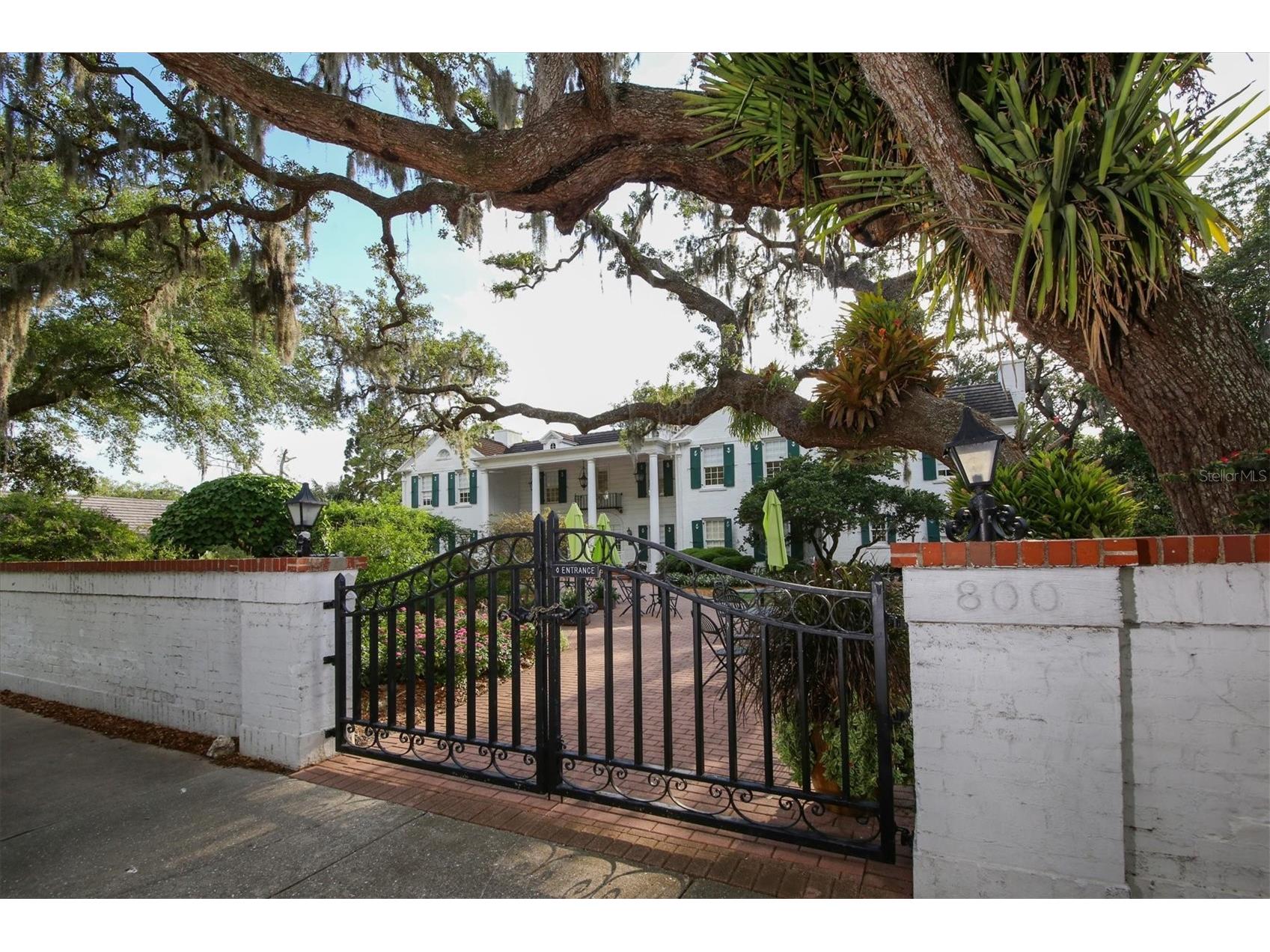 1676 Oak Street Sarasota FL 34236 A4692850 image42
