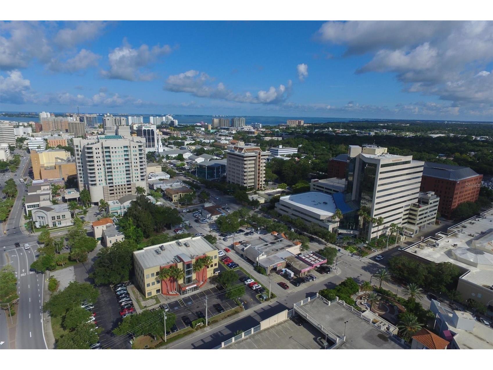 1676 Oak Street Sarasota FL 34236 A4692850 image48