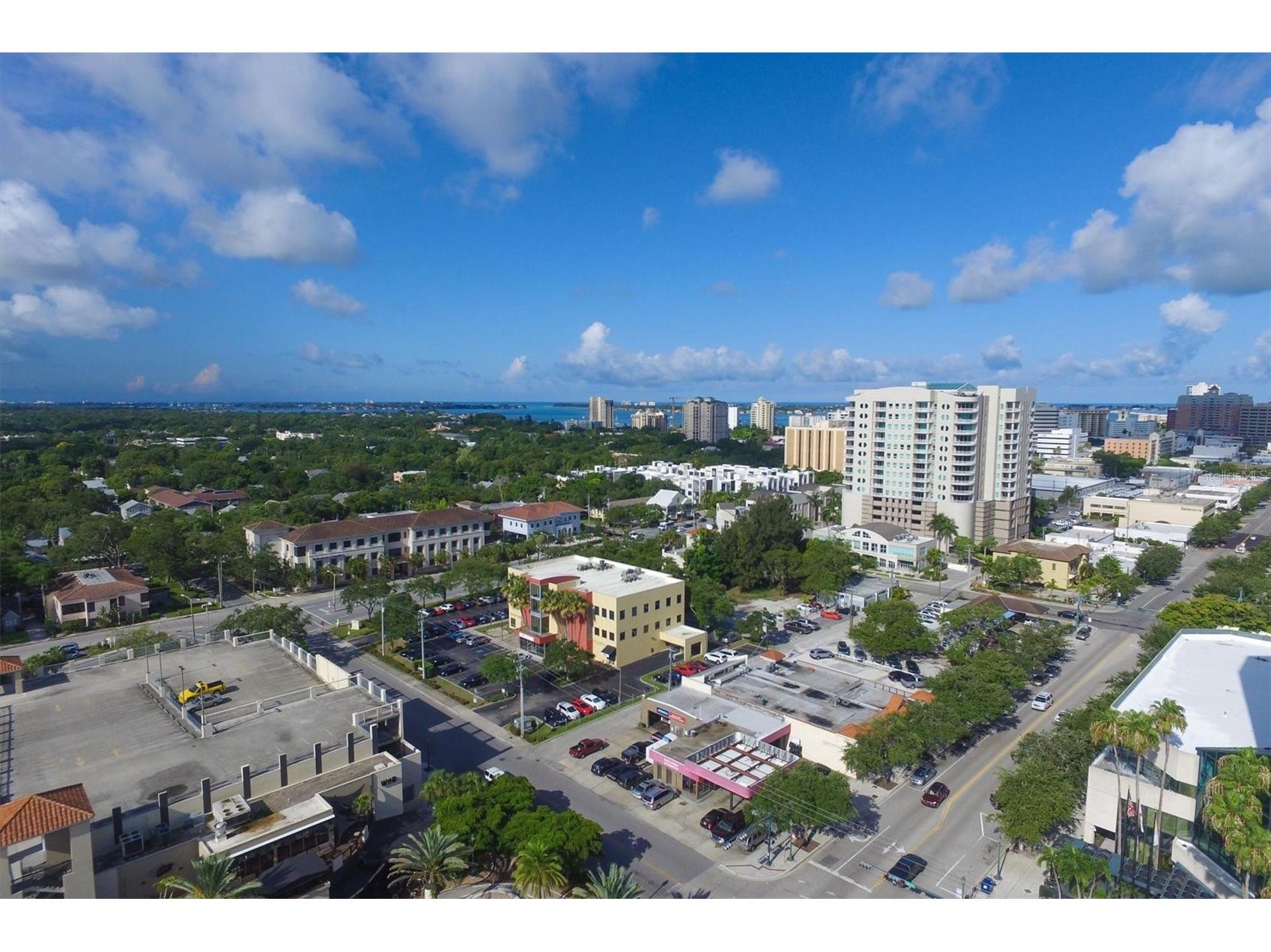 1676 Oak Street Sarasota FL 34236 A4692850 image49