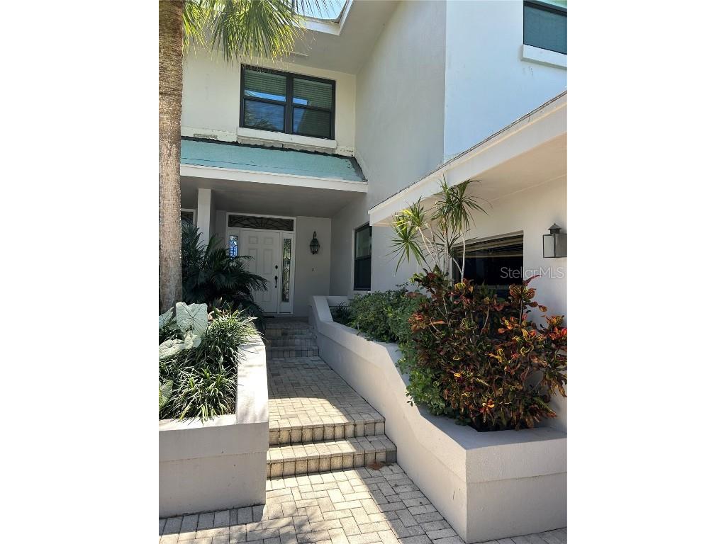 1676 Watermark Circle NE Saint Petersburg FL 33702 U8212471 image1