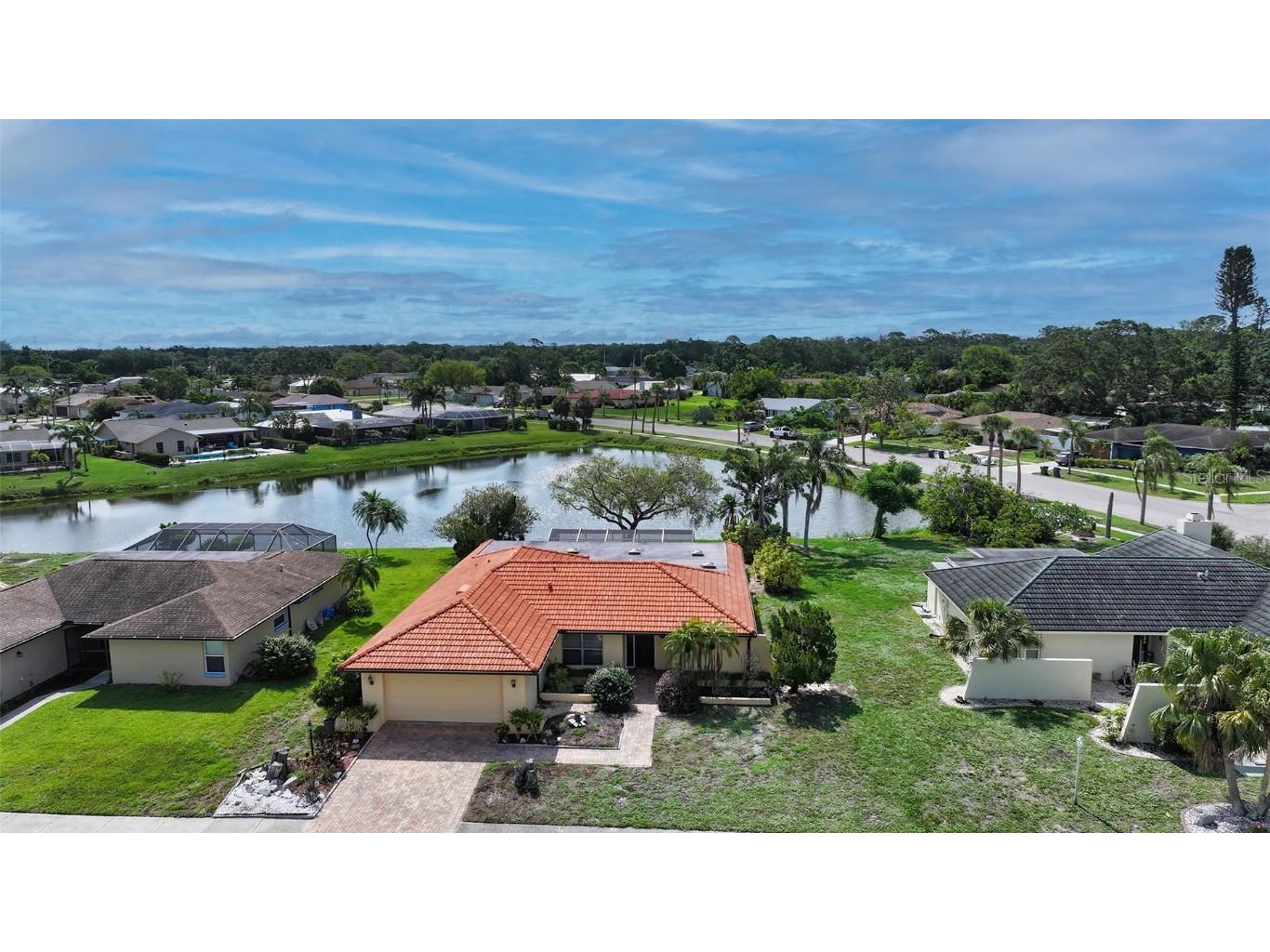 1677 Fleetwood Drive Sarasota FL 34232 A4655652 image1