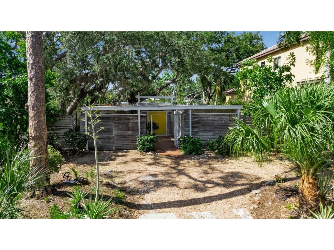 1677 Hyde Park Street Sarasota FL 34239 A4653382 image1