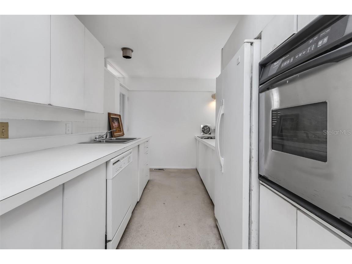 1677 Hyde Park Street Sarasota FL 34239 A4653382 image13