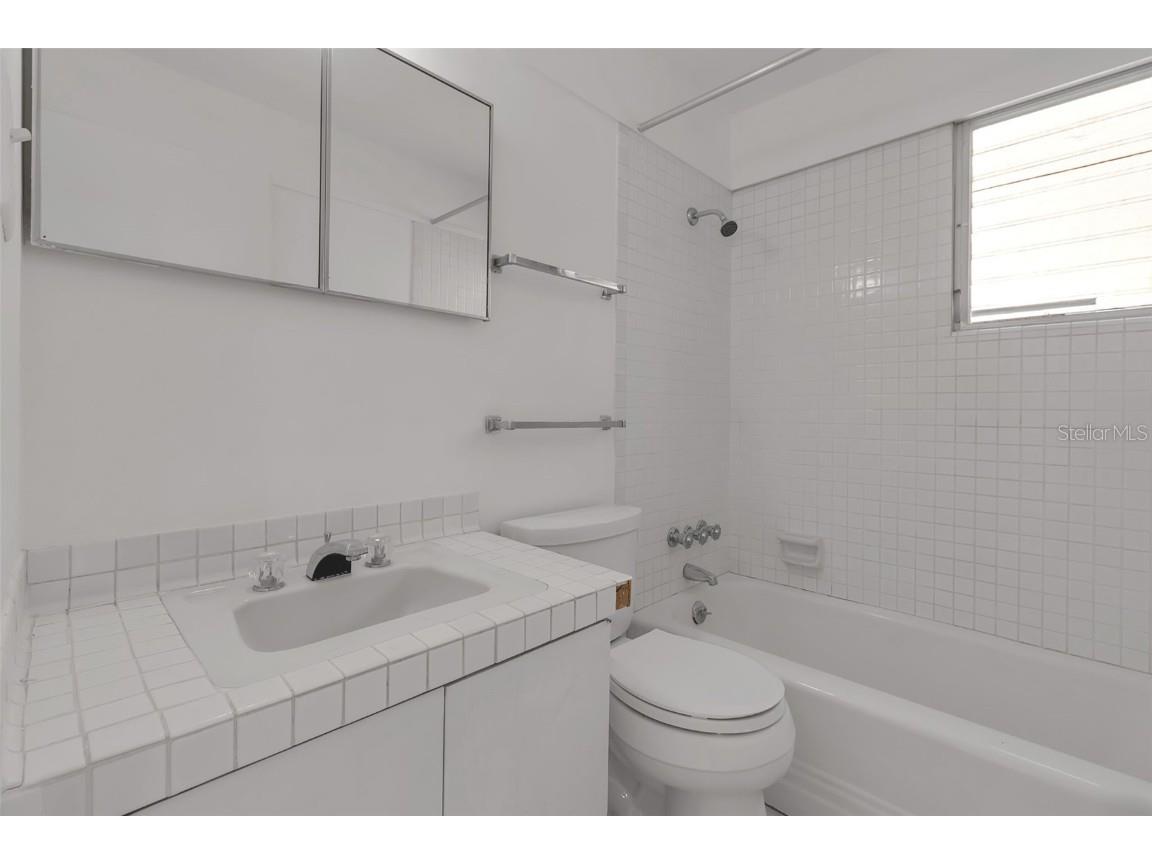 1677 Hyde Park Street Sarasota FL 34239 A4653382 image25