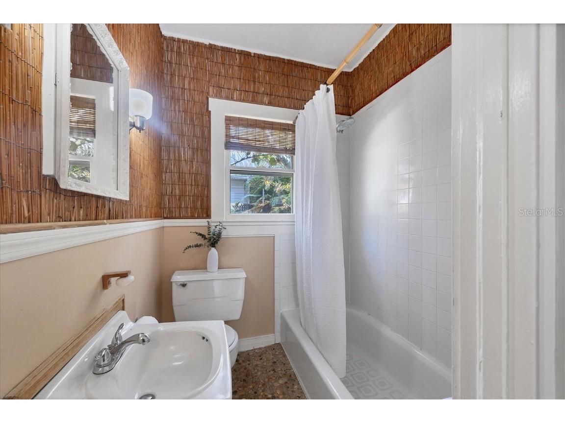 1679 Arlington Street Sarasota FL 34239 A4645254 image12