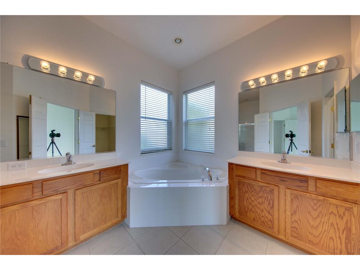 1679 Pinyon Pine Drive Sarasota FL 34240 TB8450617 image16