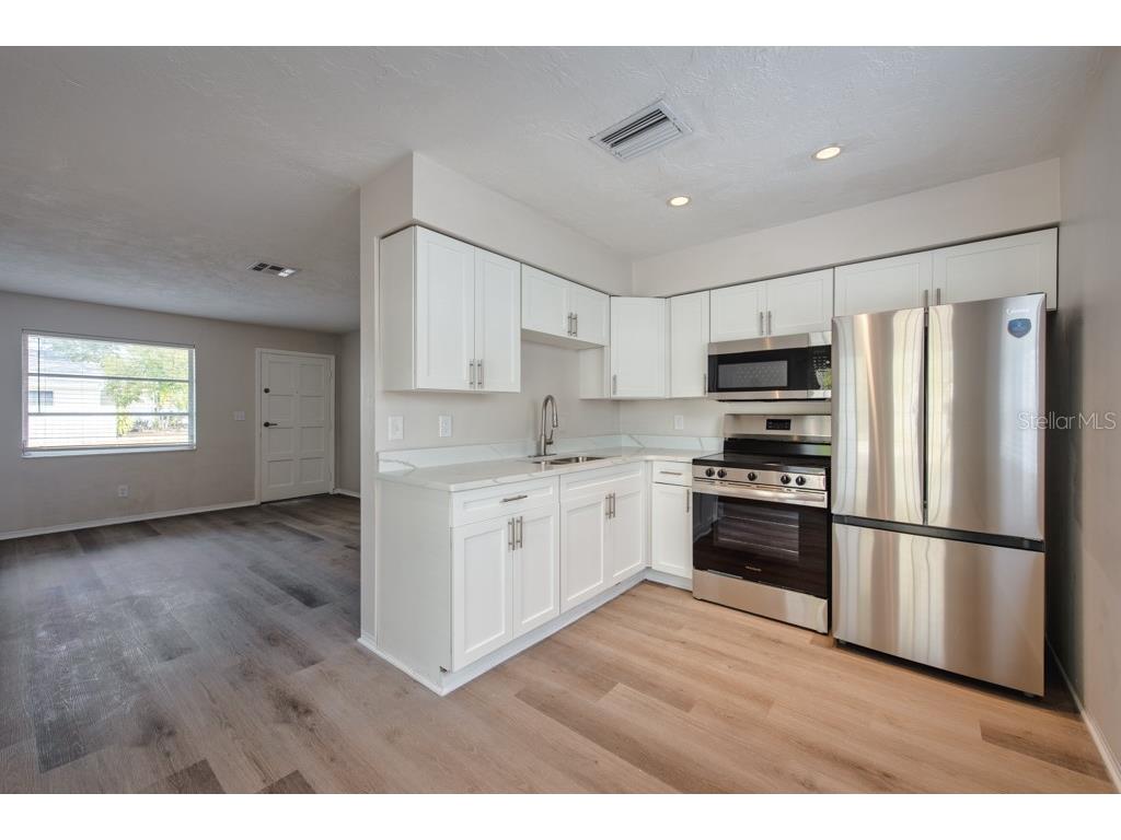 168 Southeast Boulevard N Saint Petersburg FL 33703 TB8449439 image7