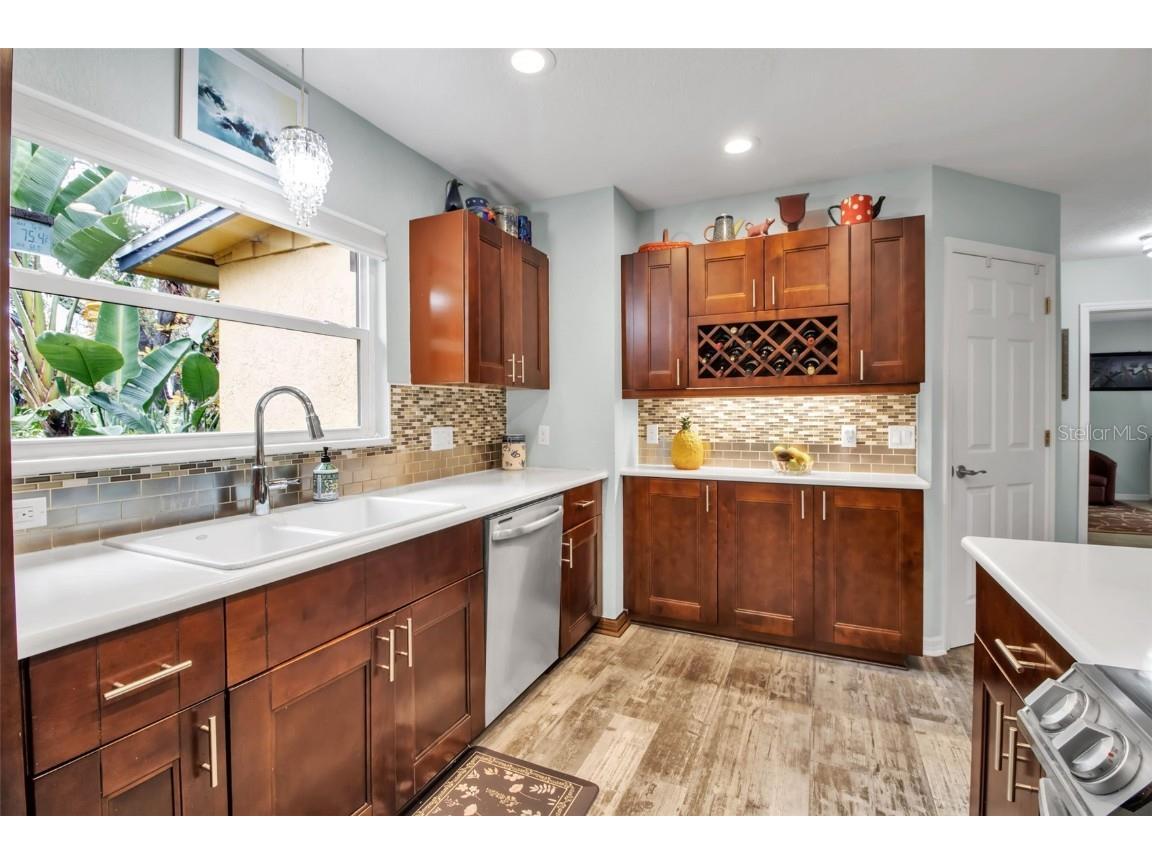 1684 Spring Creek Drive Sarasota FL 34239 A4671407 image11