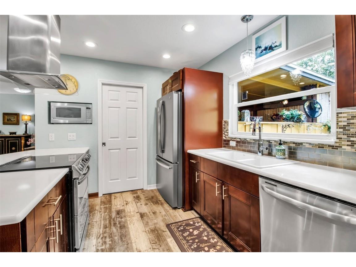 1684 Spring Creek Drive Sarasota FL 34239 A4671407 image13