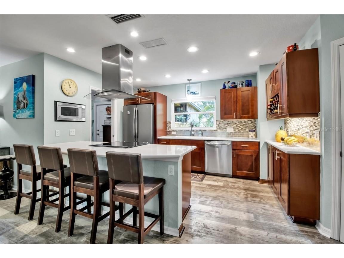 1684 Spring Creek Drive Sarasota FL 34239 A4671407 image3