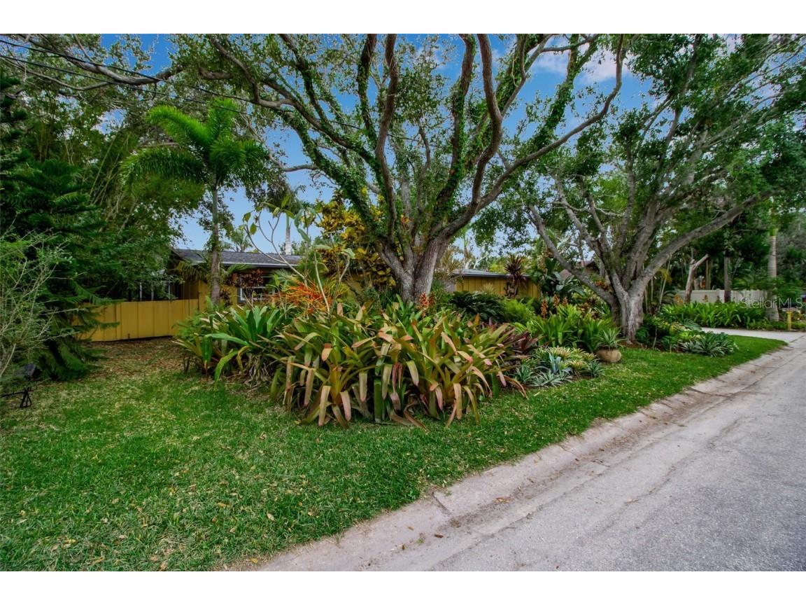 1684 Spring Creek Drive Sarasota FL 34239 A4671407 image69